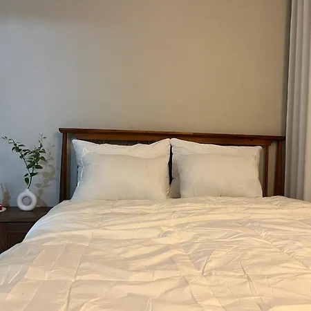 Seoul, Subway Line 2, Transportation Convenience, Central Location, Shindaebang Station Stay, Subway Station 10 Minutes Walk, Airport Bus 9 Minutes Walk