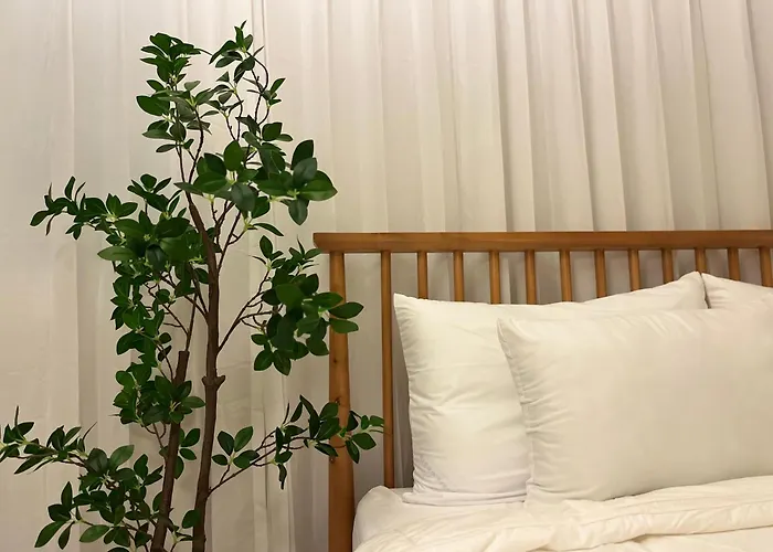 Seoul, Subway Line 2, Transportation Convenience, Location, Shindaebang Station Stay, Subway Station 10 Minutes Walk, Airport Bus 9 Minutes Walk Seoul