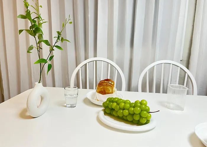 Seoul, Subway Line 2, Transportation Convenience, Location, Shindaebang Station Stay, Subway Station 10 Minutes Walk, Airport Bus 9 Minutes Walk Apartment *